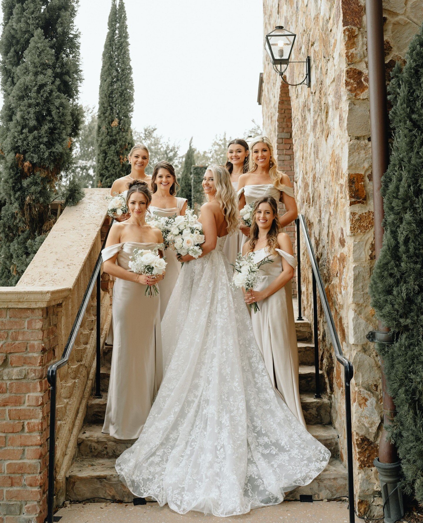 Happy International Women's Day! We want to celebrate all the women who are there for you though thick and thin, especially your bridal squad. ⁠
.⁠
.⁠
.⁠
.⁠
.⁠
.⁠
Photography: @_jsmedia⁠
Venue: @bellacollinaweddings⁠
Planner: @couture.couture.wedding