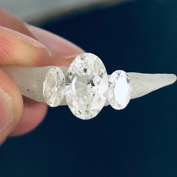 Love is in the air! 
Stone selections for a 3 stone oval ! It&rsquo;s a process of passion❤️
#ovalpassion 
#ovaldiamondengagementring 
#millburnshorthills 
#millburnmerchants
#luckymillburngirl