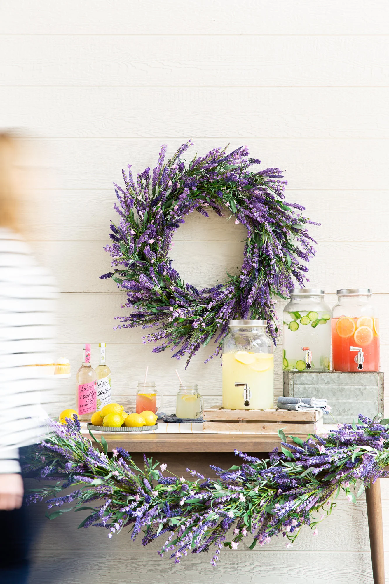 FLR-1641010_lavender-provencal-wreath_Ice-Tea-Lemonade-1128.jpg