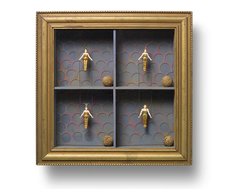 CIRQUE DE QUARTIER 13.5" x 13.5" x 2.5" circus figures, nut and rubber screen