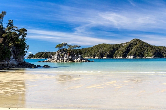 By Oren Rozen (Own work) "https://commons.wikimedia.org/wiki/File%3ANZ310315_Abel_Tasman_Torrent_Bay_03.jpg"