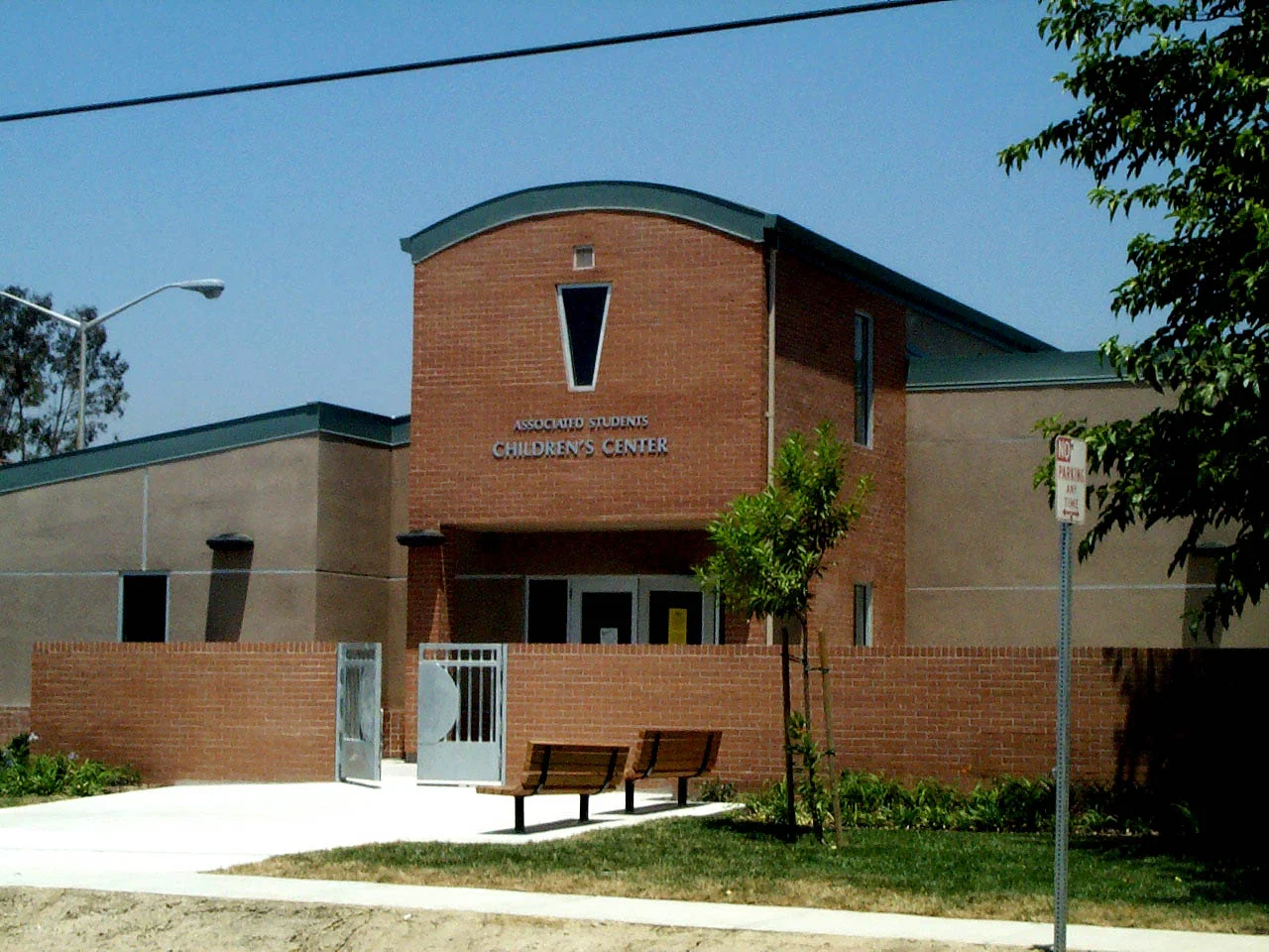 DCP_NORTHRIDGE CHILDREN'S FRONT ENTRY 0676.JPG