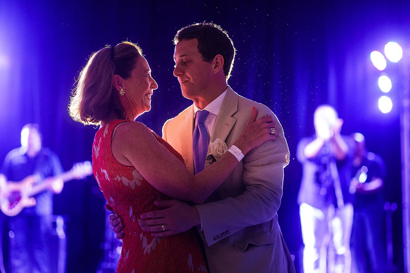 Mother and son dance during wedding reception - Eder Acevedo cancun los cabos vallarta wedding photographer