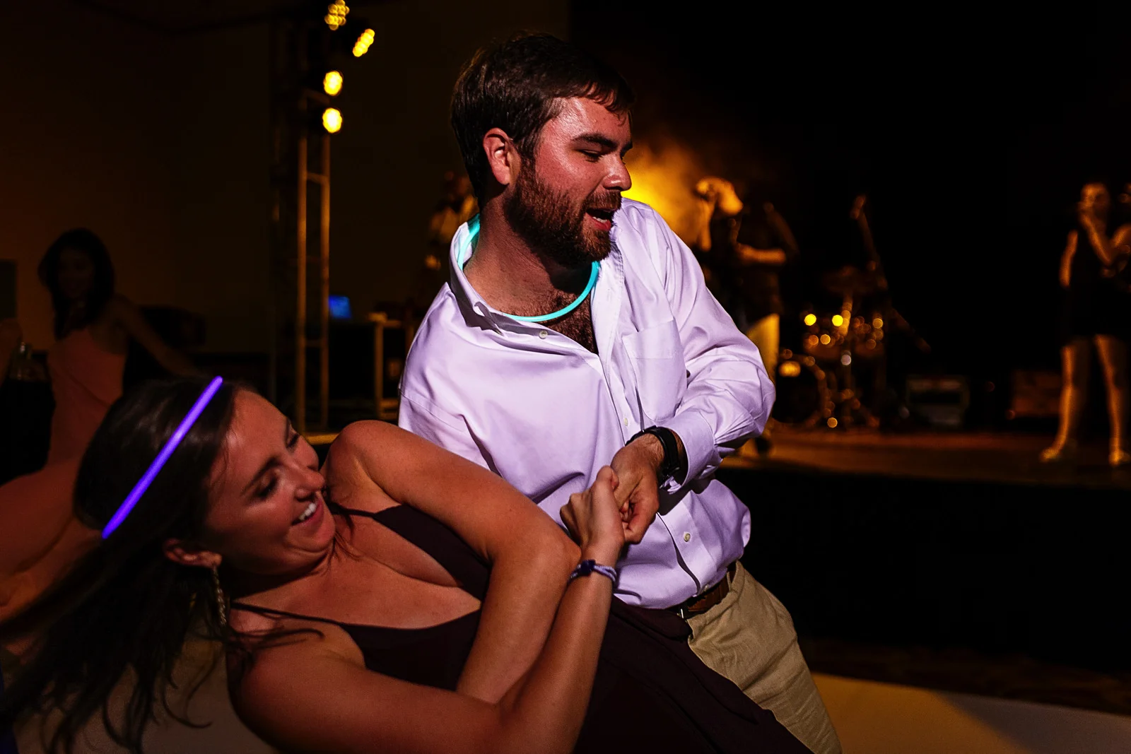 Guests dancing at wedding reception - Eder Acevedo cancun los cabos vallarta wedding photographer