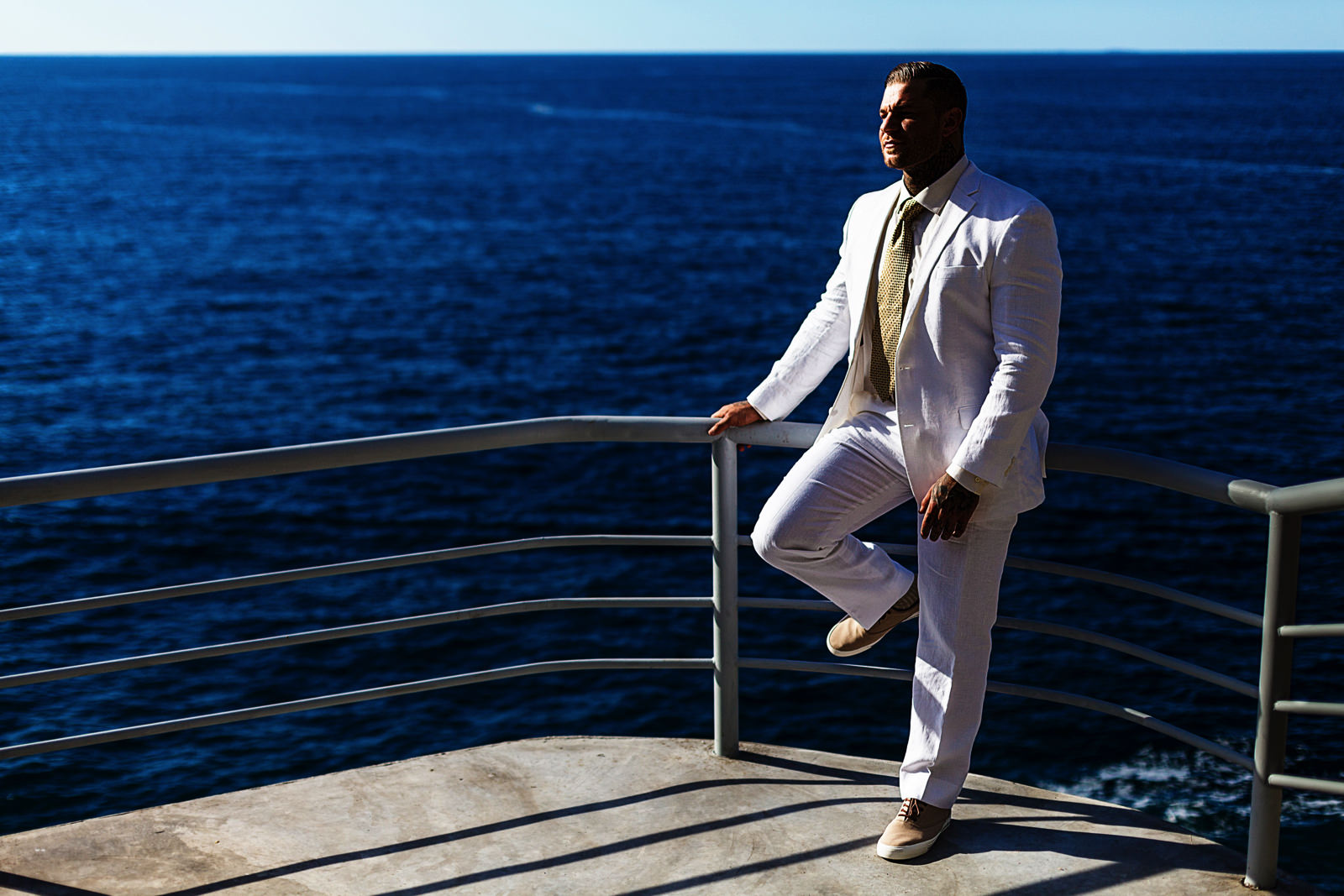 Portrait of the groom with the pacific ocean on the background