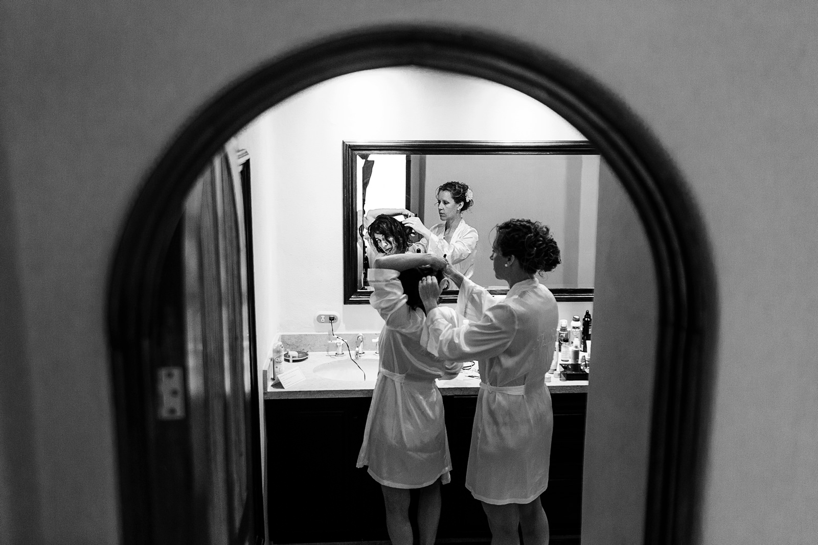 lesbian_brides_getting_ready