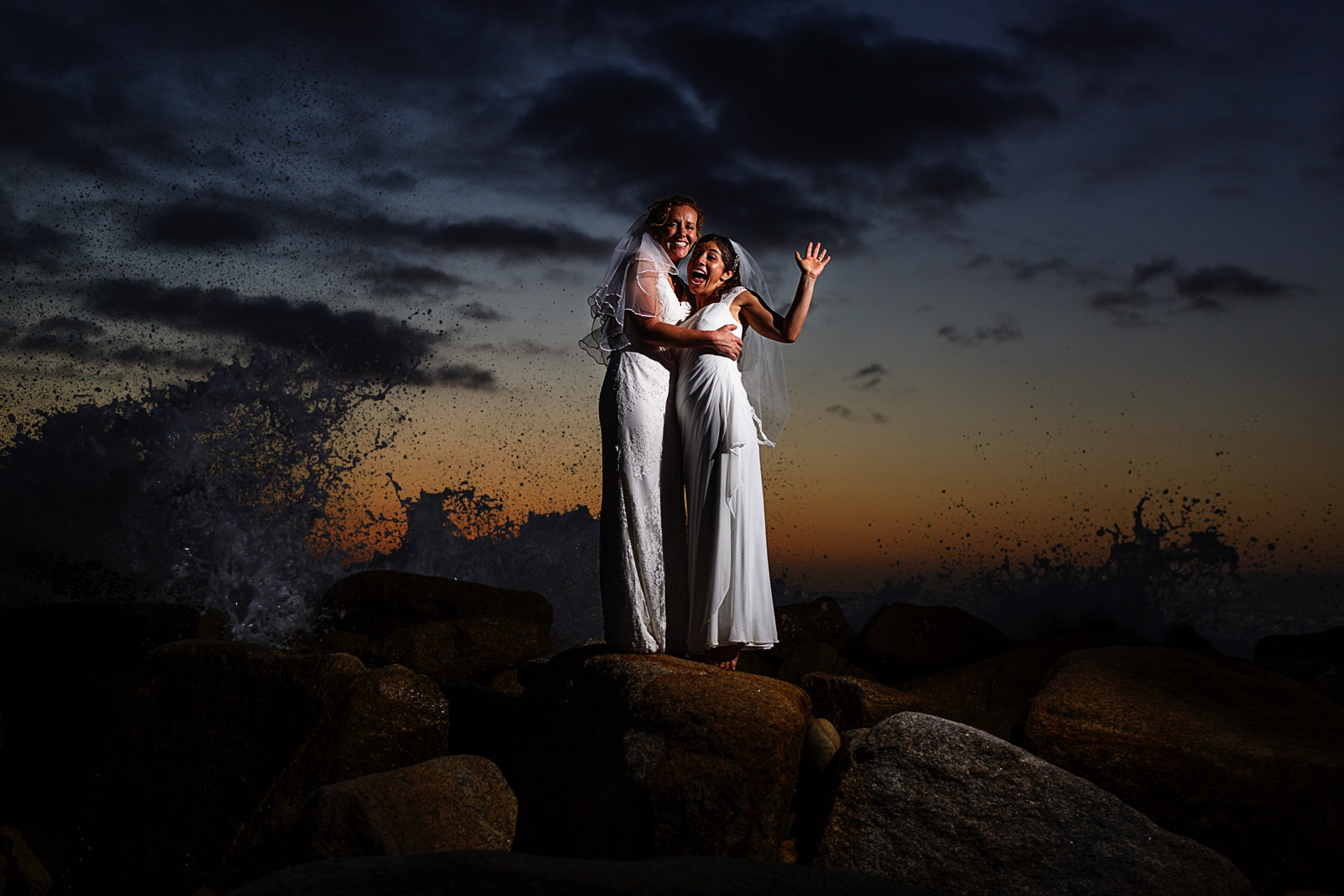 lesbian_couple_portrait_waves_crashing