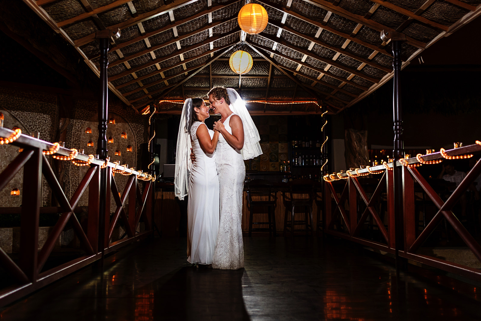 lesbian_couple_first_dance_wedding