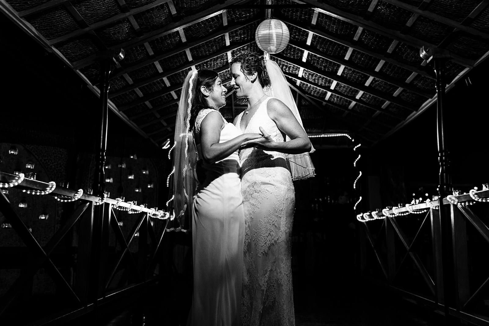 lesbian_couple_first_dance_puerto_vallarta