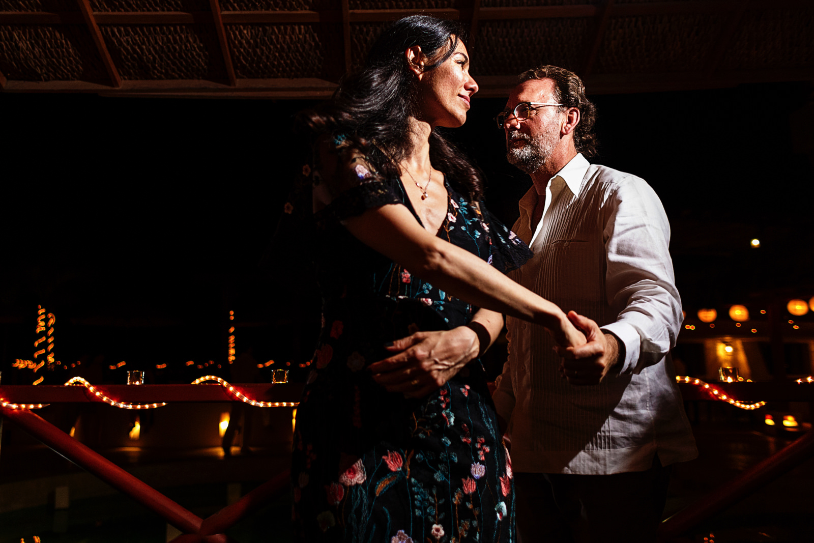 wedding_guests_dancing