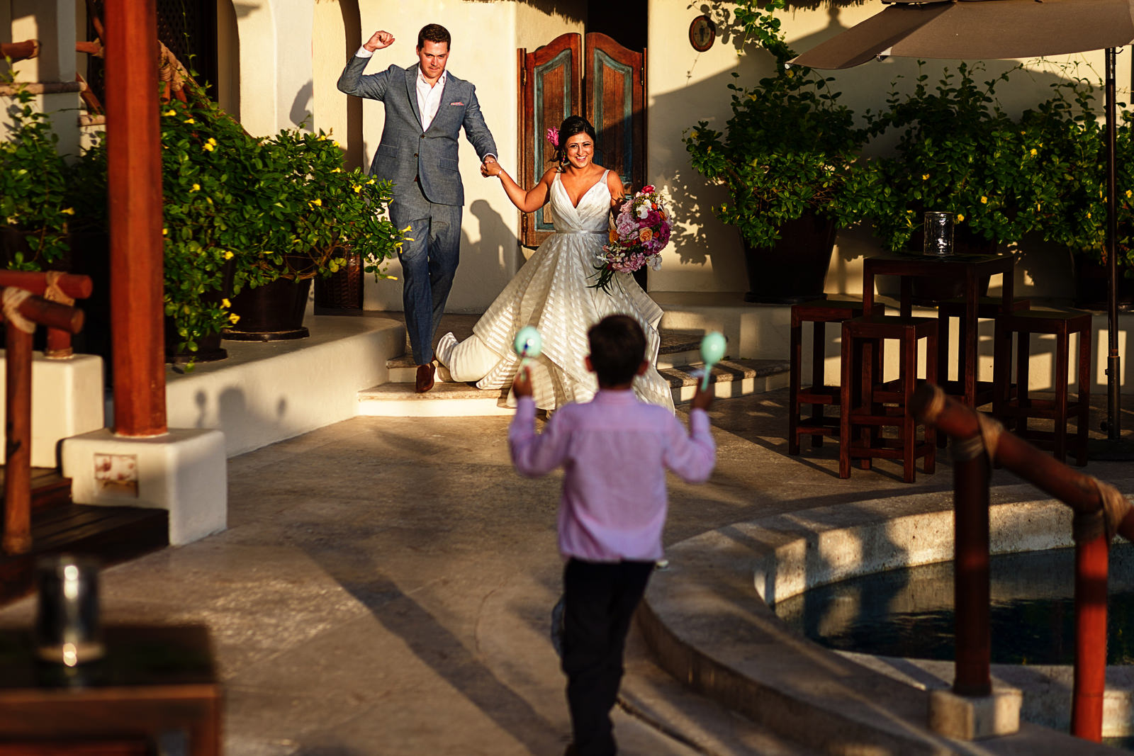 groom-bride-entrance-maraca-shake