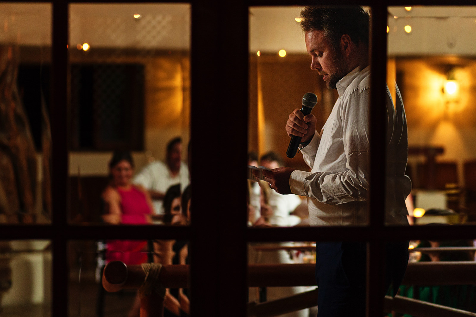 best-man-speech-through-the-window