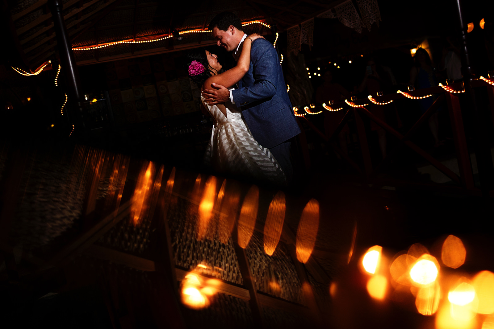 creative-view-couple-first-dance
