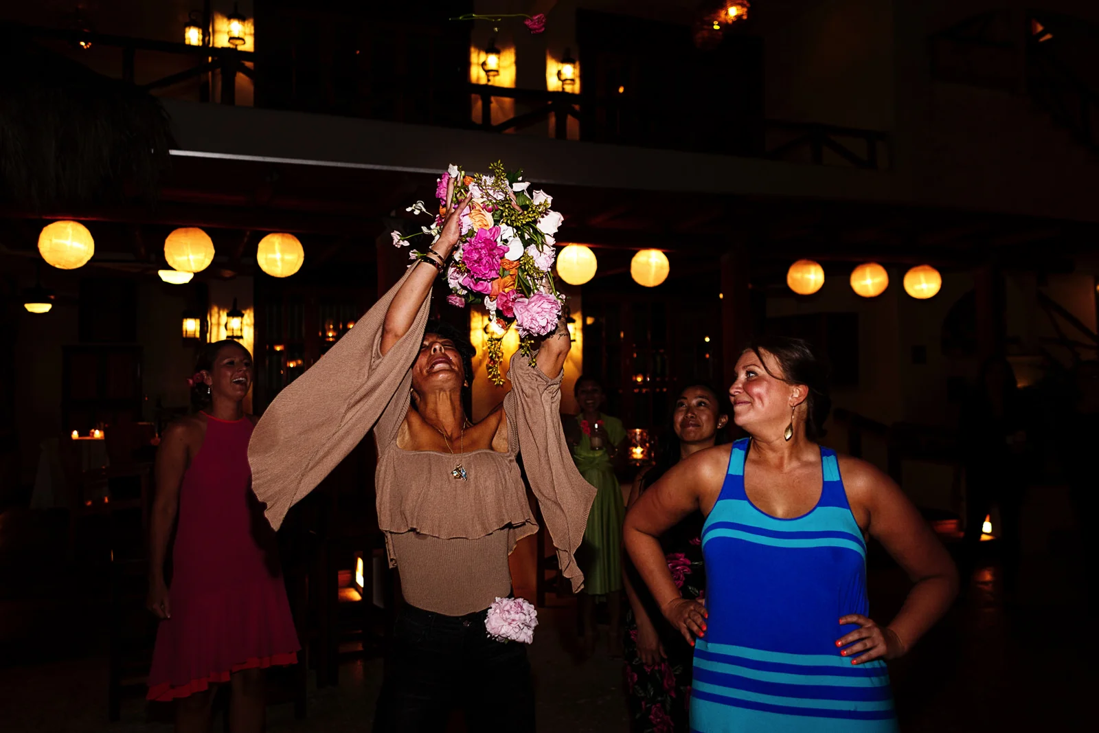 no-fight-bouquet-toss