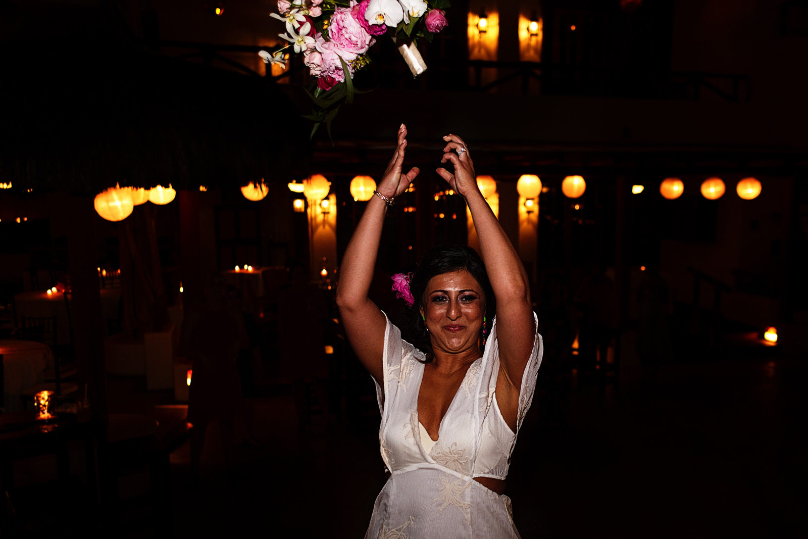 bride-throwing-bouquet-playa-fiesta