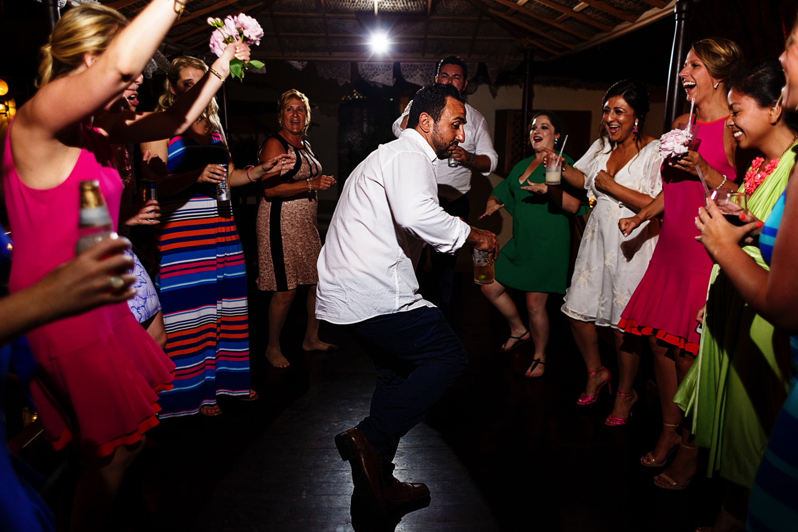 circle-of-dancers