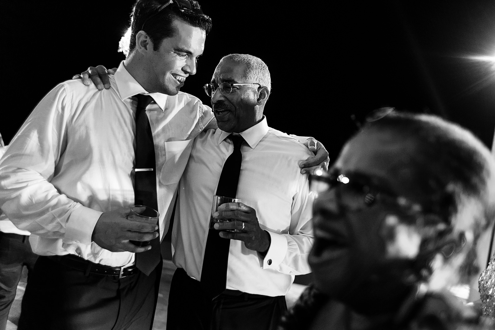 groomsmen-chatting-drinking