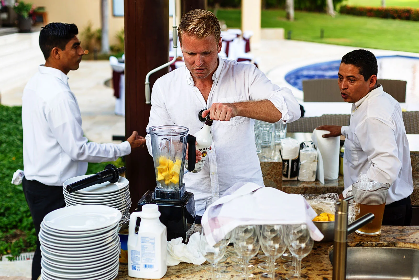 Brother of the bride makes piñas coladas in the rehearsal dinner