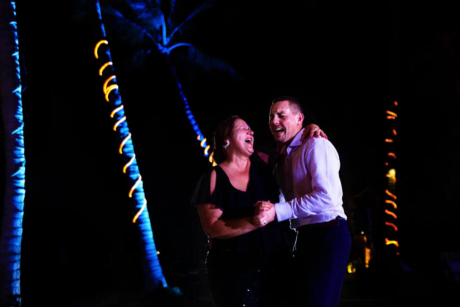 Groom and his mom dance and sing