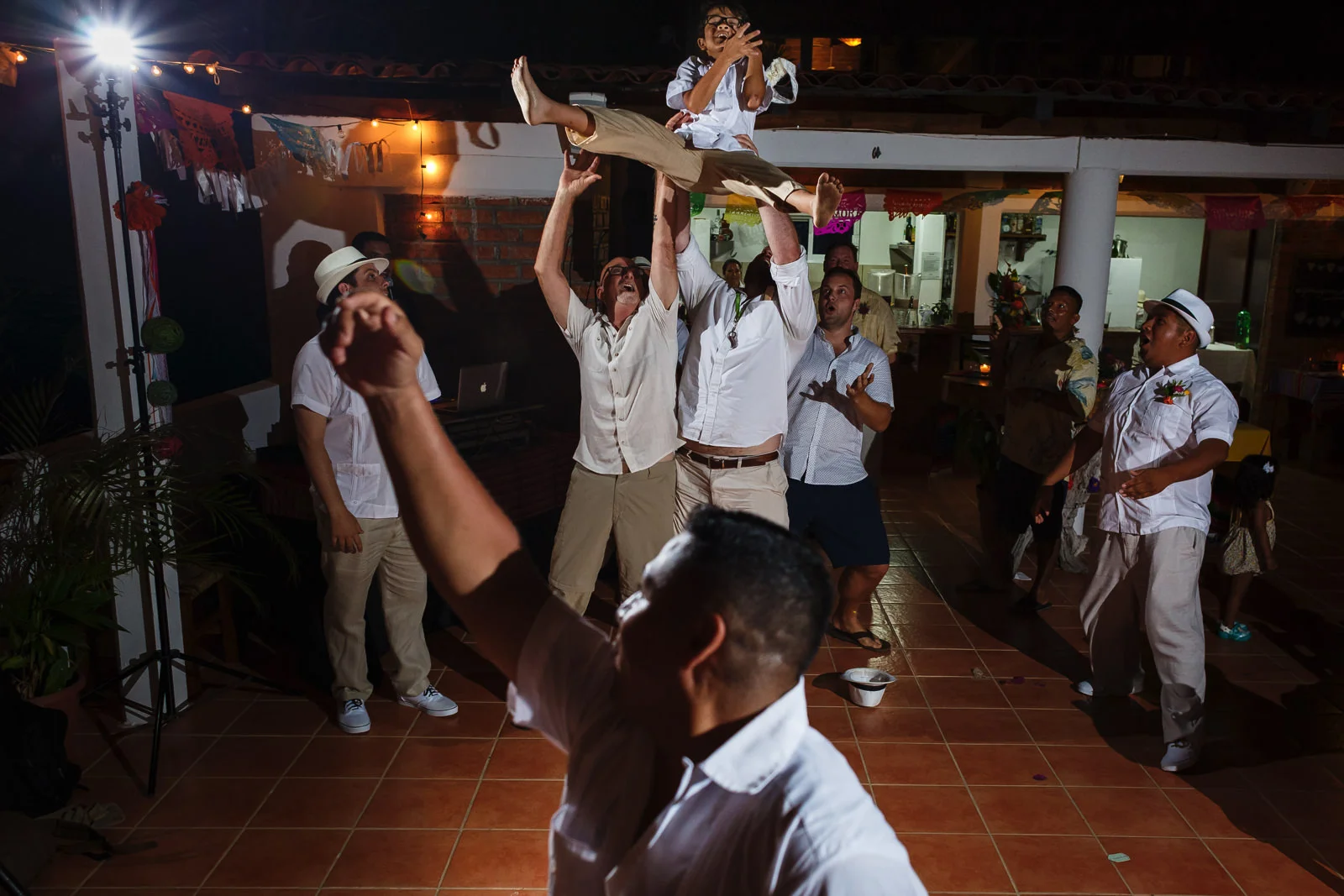 A flying kid almost grabs the garter at the toss in the terrace of Miramar Yelapa.