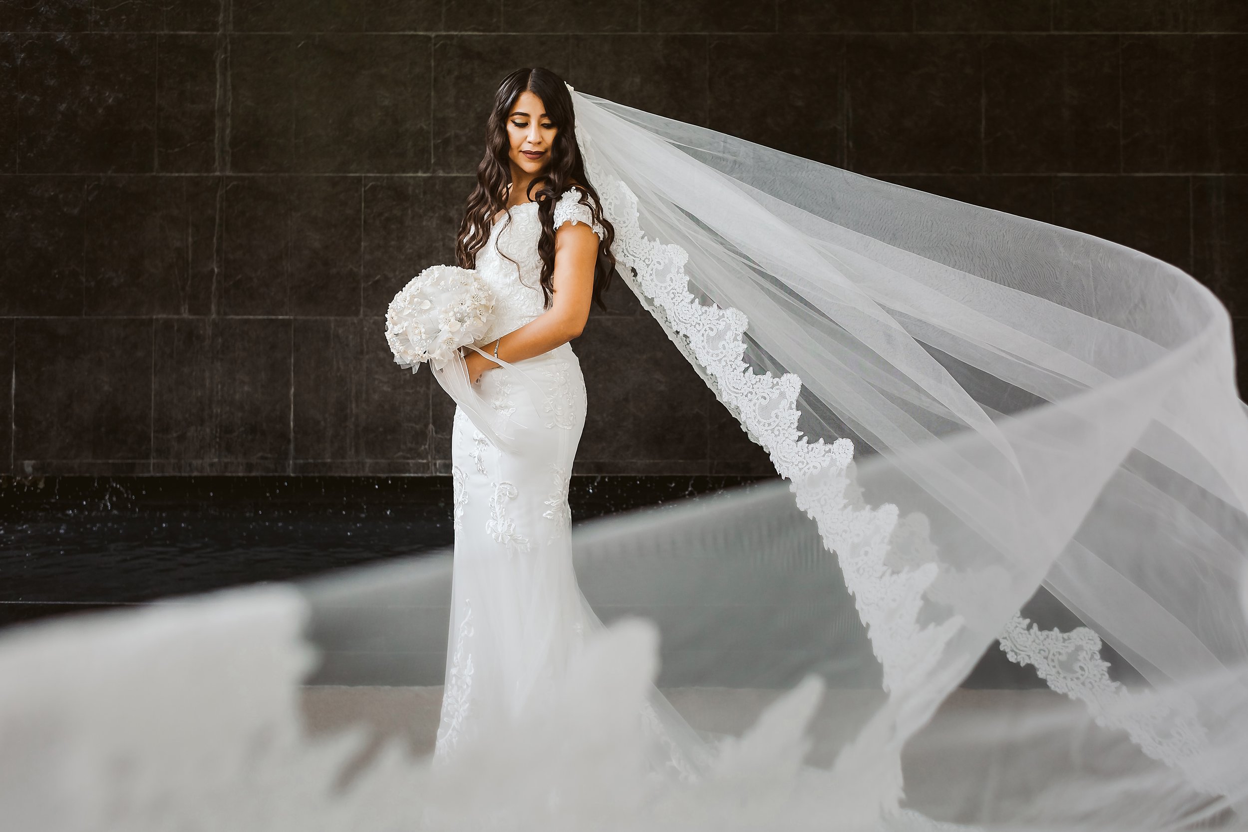 grand-park-royal-puerto-vallarta-wedding-bride-long-veil.JPG