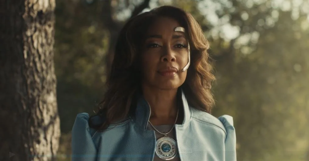 Films Et Séries Tv Avec Gina Torres In The Fantasy Short Film 'DISPEL,' A Girl Summons The Galaxy's