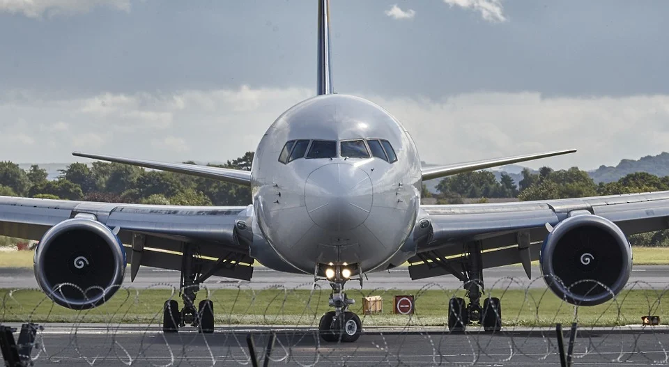 AIRPLANE.jpg