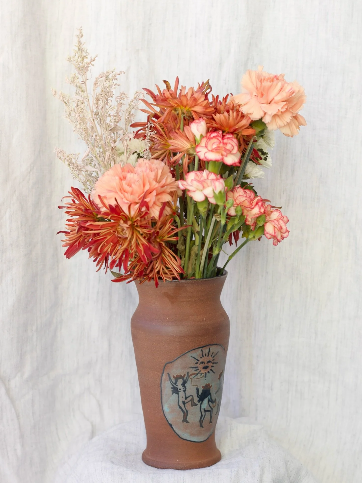 Brujas vase🌷 
Cowgirls dancing in the sun🌞