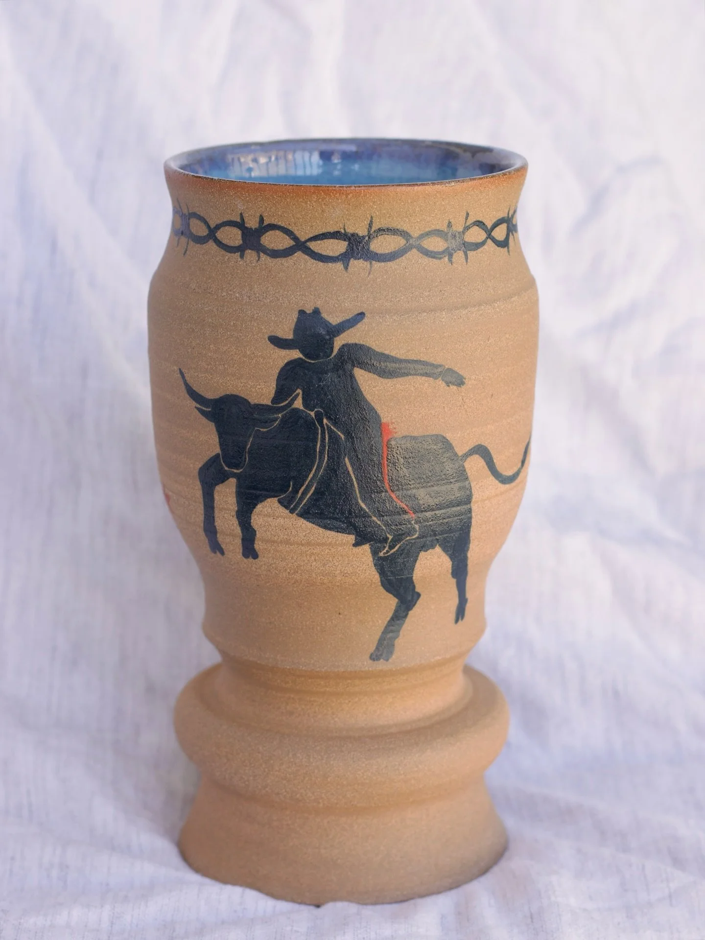 Bucking bull vase🐂 
A larger piece than my usual doodles&hellip; 

#aeracreativespace #cowboy #handmadepottery