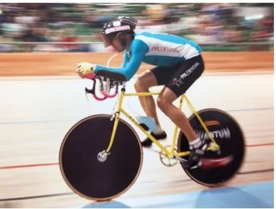 Colour Pic Carbon wheels.JPG