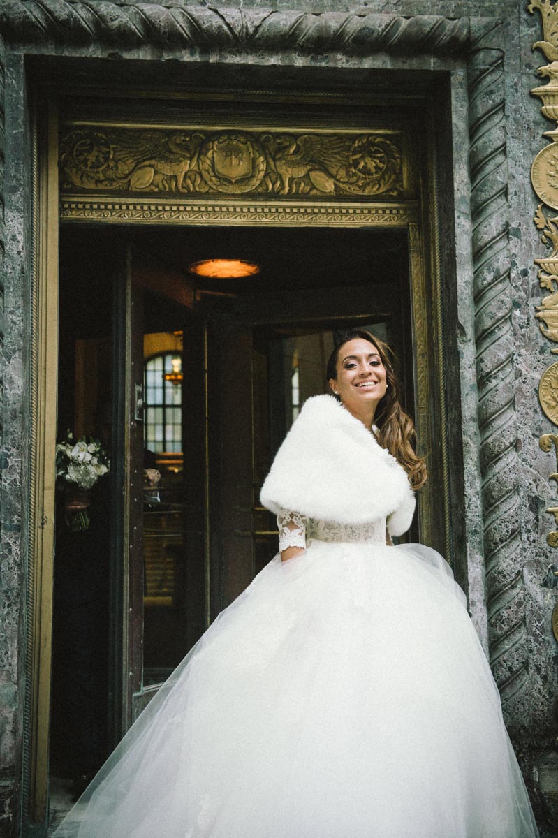 A Montreal wedding photographer that captures authentic and genuine moments of your wedding. Photographing weddings from Toronto to destination weddings and elopements around the world. Specializing in photojournalistic approach for wedding co