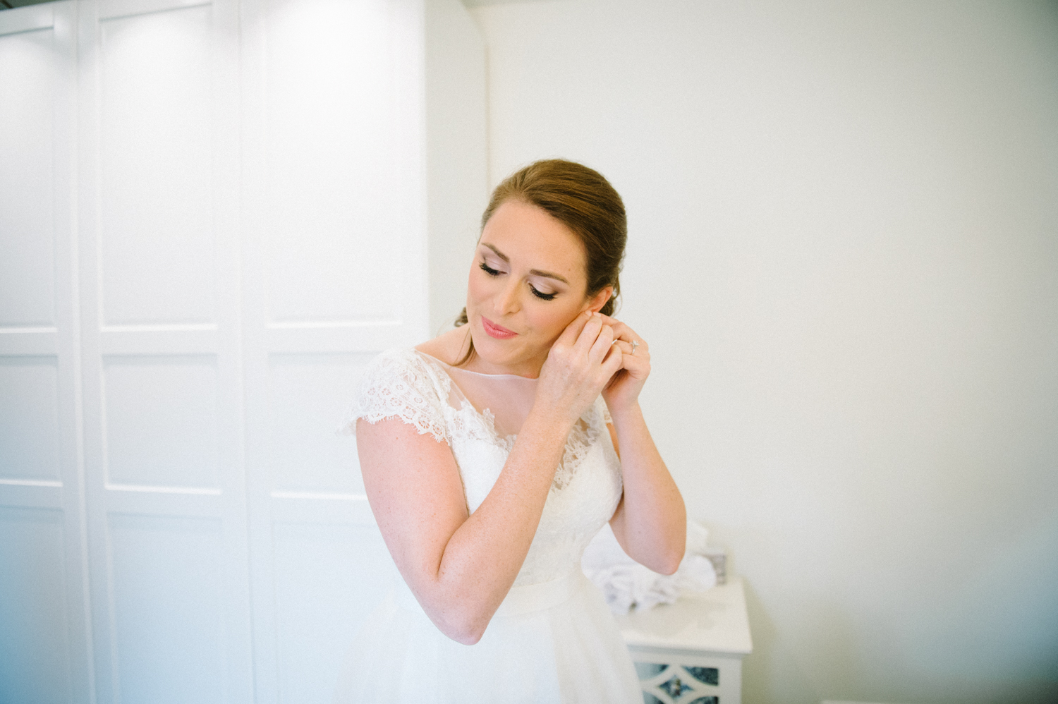 Elegant wedding photographer in Montreal Toronto and Santorini