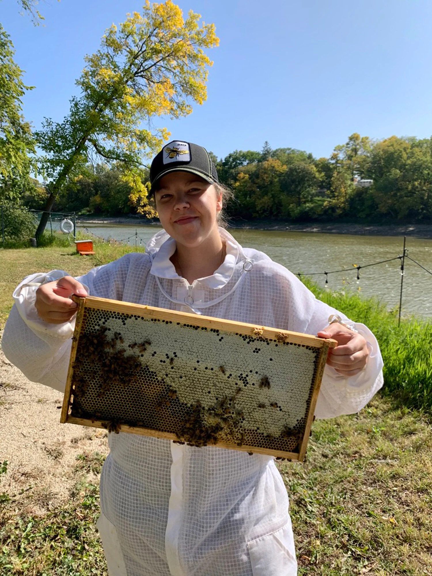 luckygirl-POPUP-wildriverapiaries-juliabees.jpg