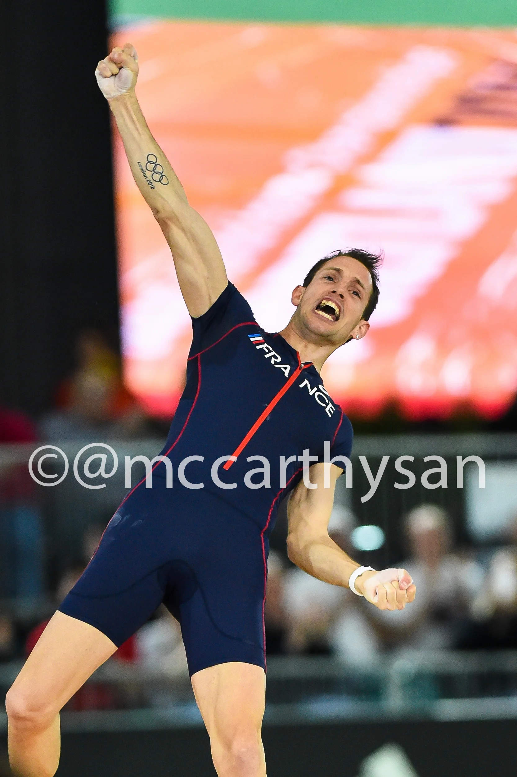 Renaud Lavillenie takes IAAF Indoor 6m02