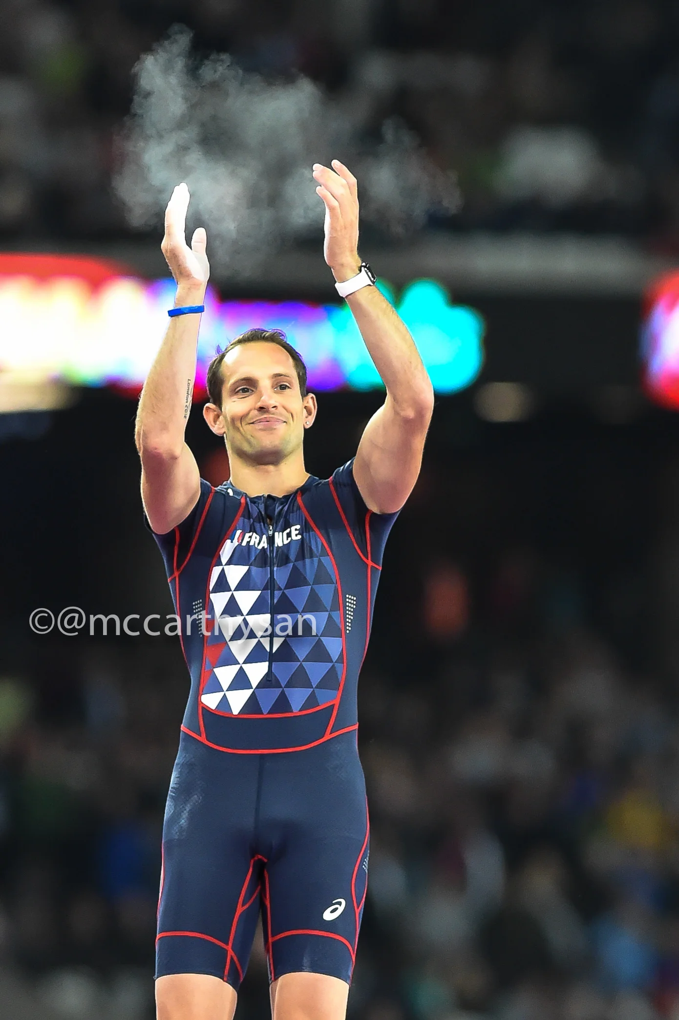 #PoleVault Photo of the Day Renaud Lavillenie PoleVaultDaily.com #IAAFWorlds #IAAFLondon2017 #nikerunning world record