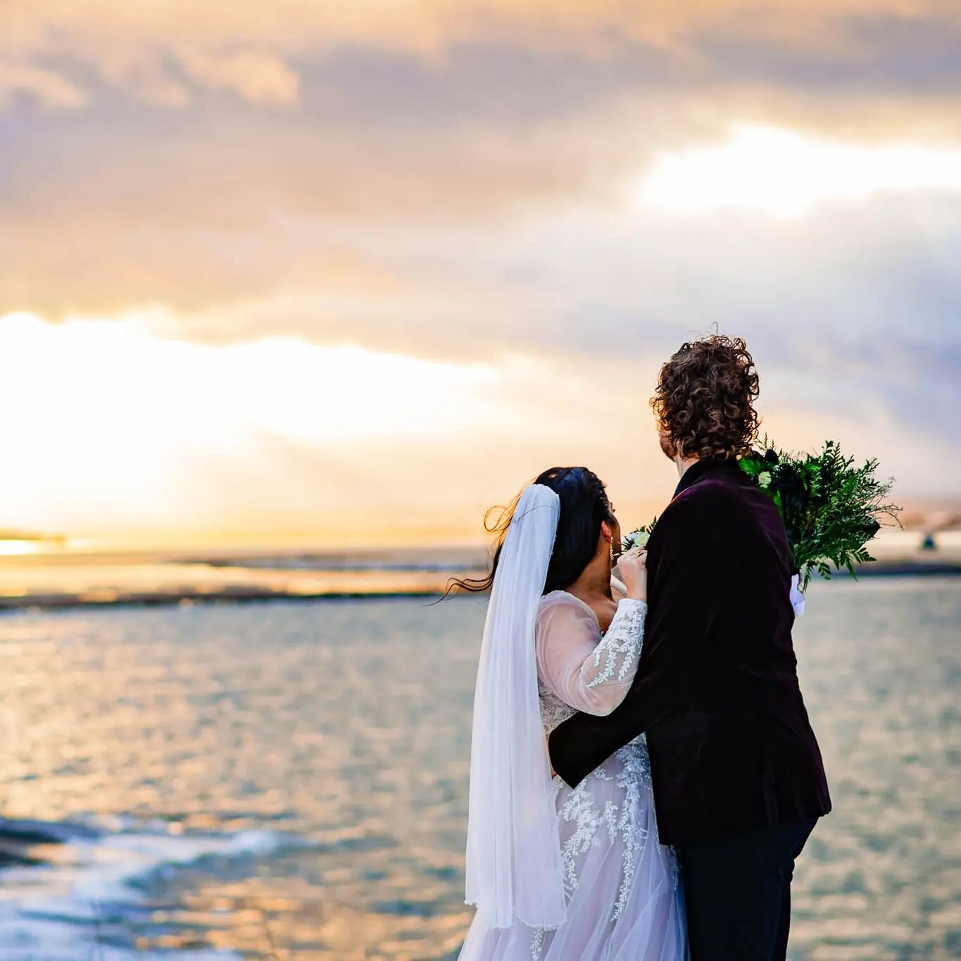 What 1 single lozenge at an airport can do.... The full story on the blog! Link in bio and in stories!
.
.
.
.
#capebreton #nyewedding #sydneycapebreton #novascotiaweddingphotographer