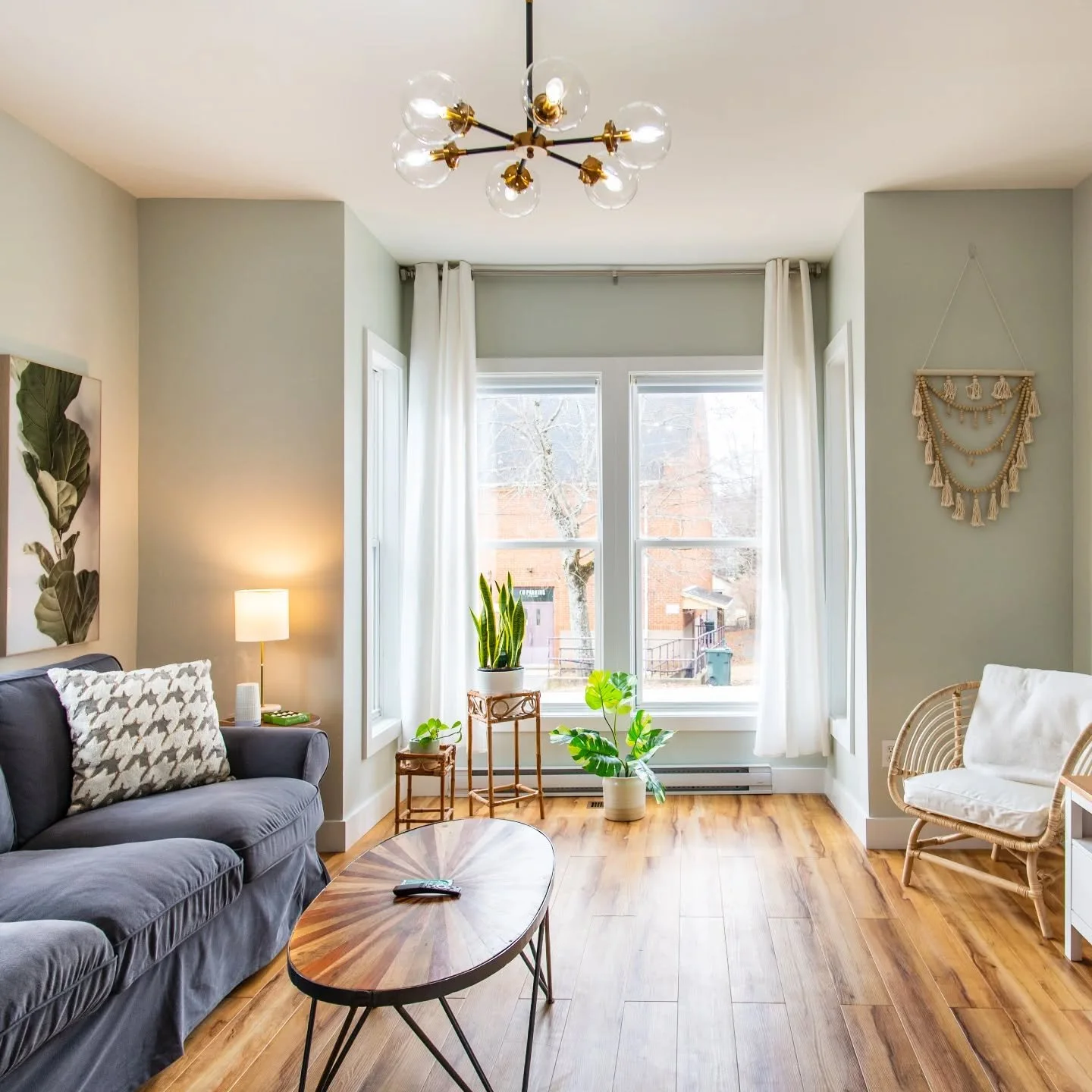 It's window washing season here in Pictou County! What does that mean? 
It means many people are prepping for spring cleaning. So let us get involved and help you out. Currently we are booking into the first week of May. DM us so we can come give you