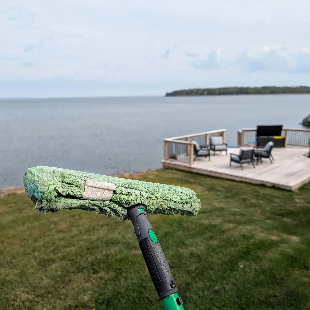 These Office views aren't so bad. 
.
.
.

#windowcleanersnewglasgow #glassgocleaningco #windowsnewglasgow #windowwashing