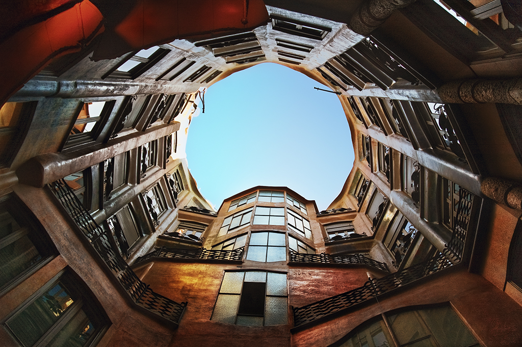 Maria-Brito-Barcelona-Gaudi-5.jpg