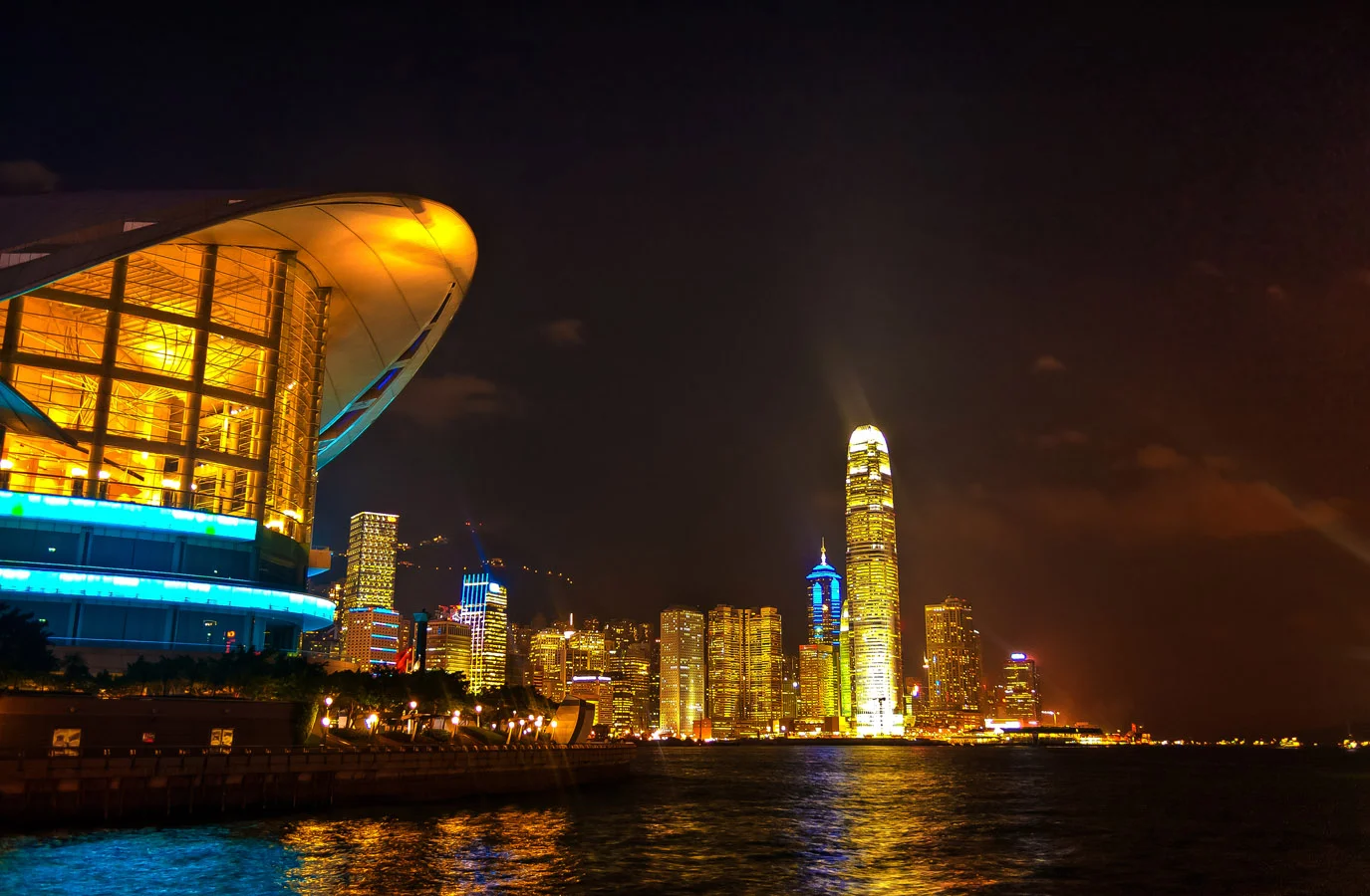 The Hong Kong bay from the water 