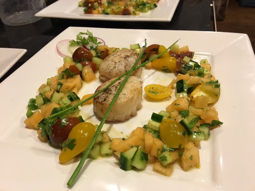 Seared scallops with cantaloupe & cucumber pico de gallo