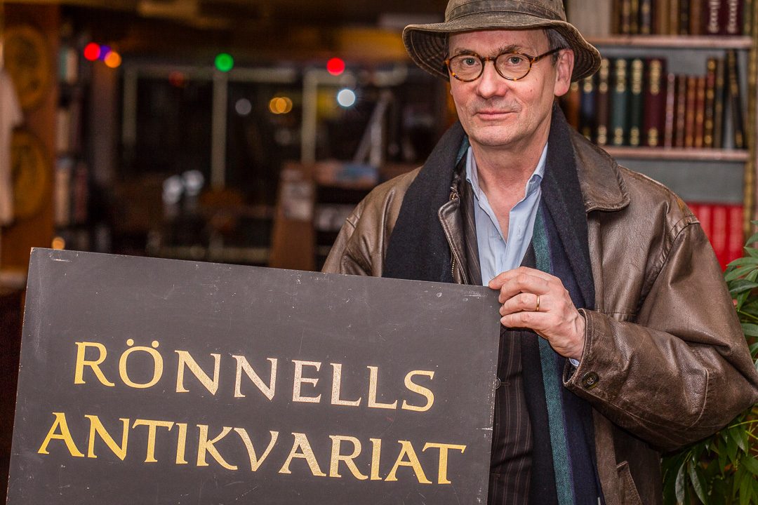 Torjörn Schmidt tillsammans med en av sina gåvor.