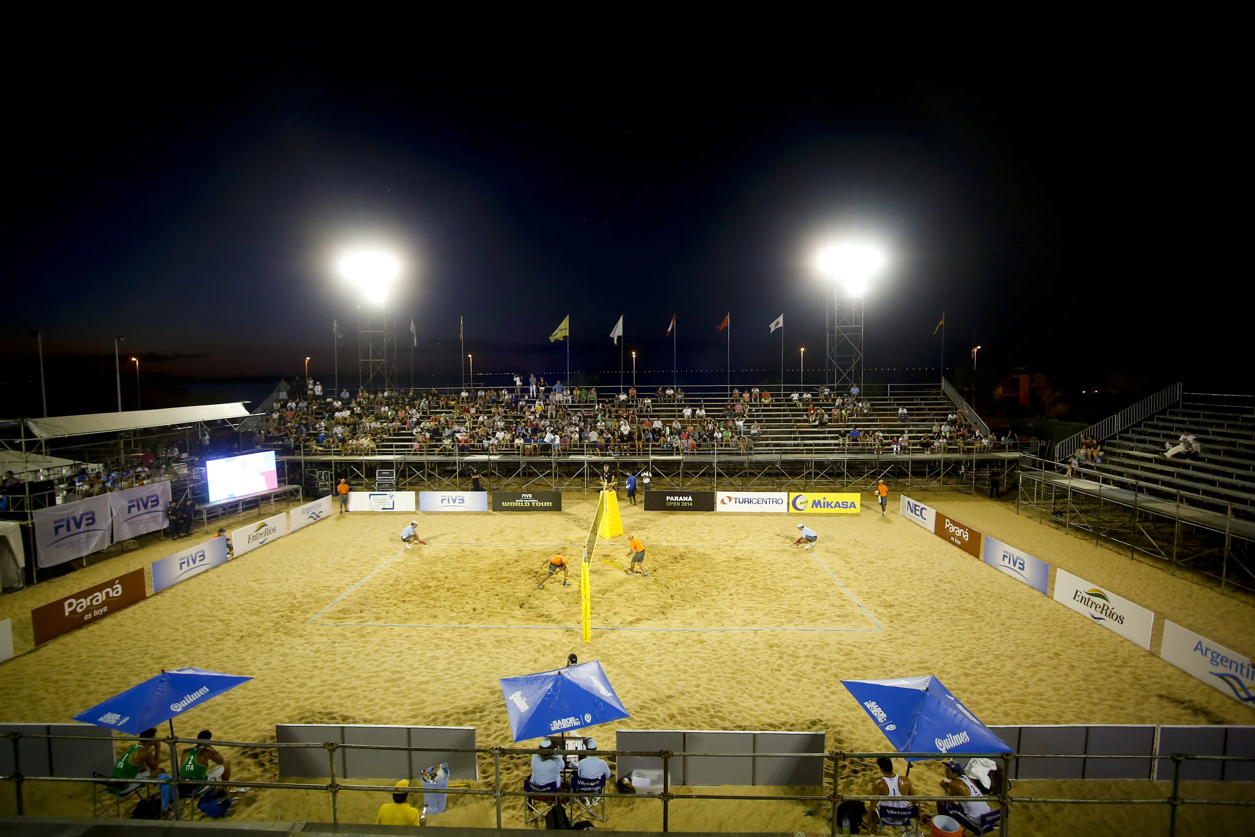 Centre court under the night lights at the Parana Open.