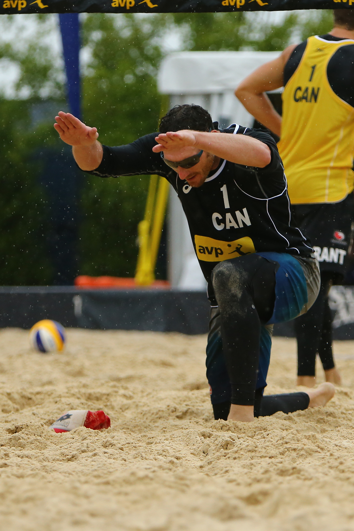 Josh Binstock bows to his partner Sam Schachter during their match against Grant O'Gorman (background) and Sam Pedlow. Photo: FIVB
