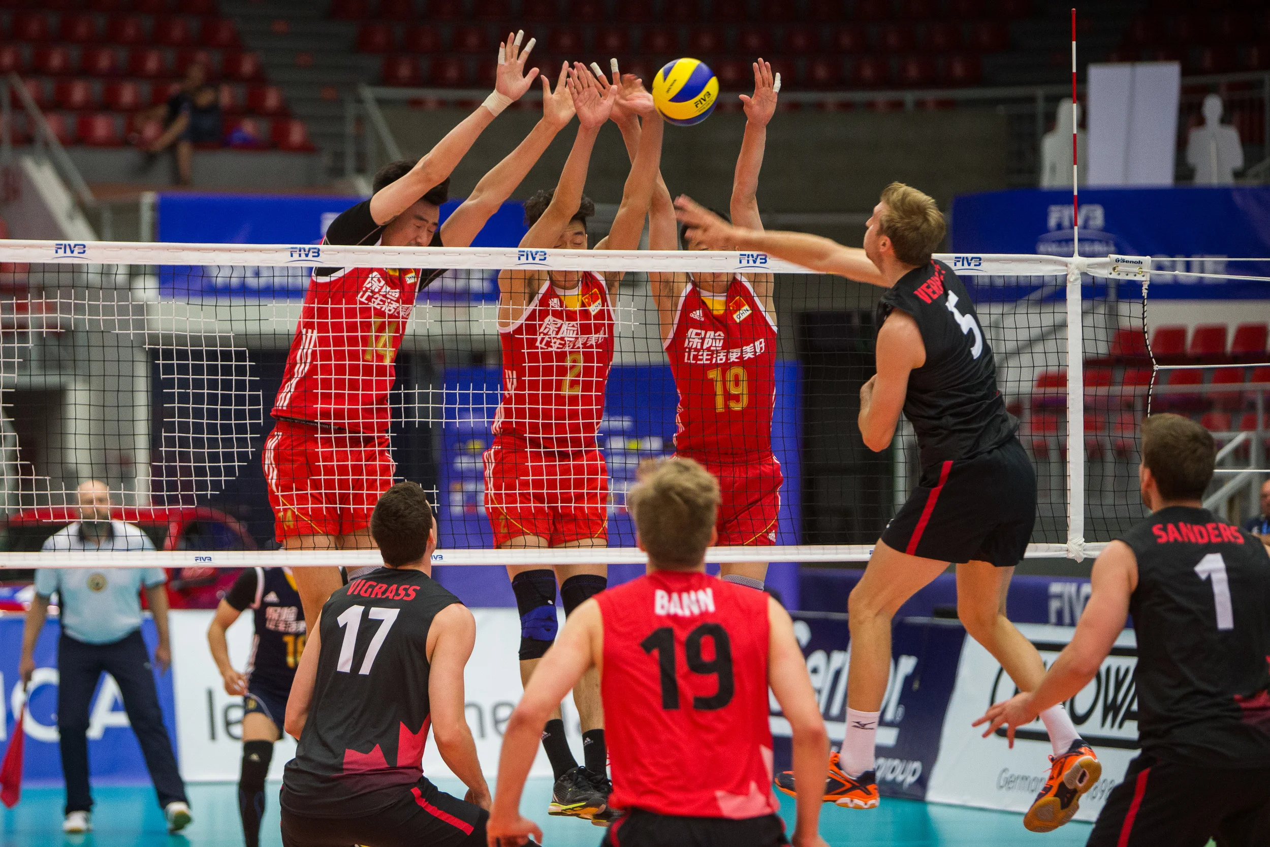 FIVB: Canada Rolls Over China
