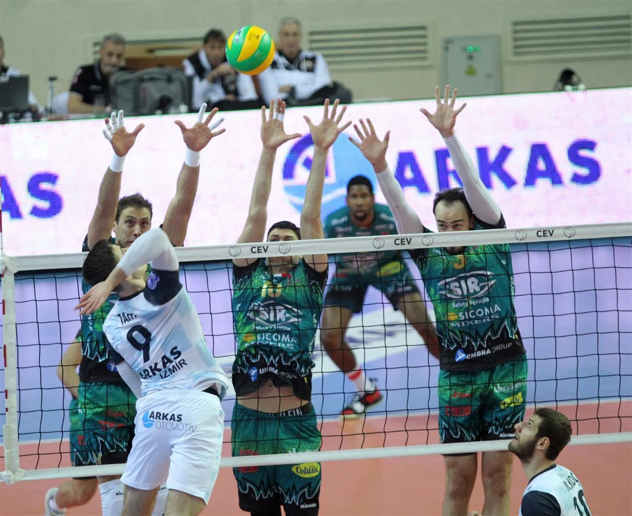 FREE LIVE STREAM: Sir Colussi Perugia vs. Arkas Izmir | CEV Champions League