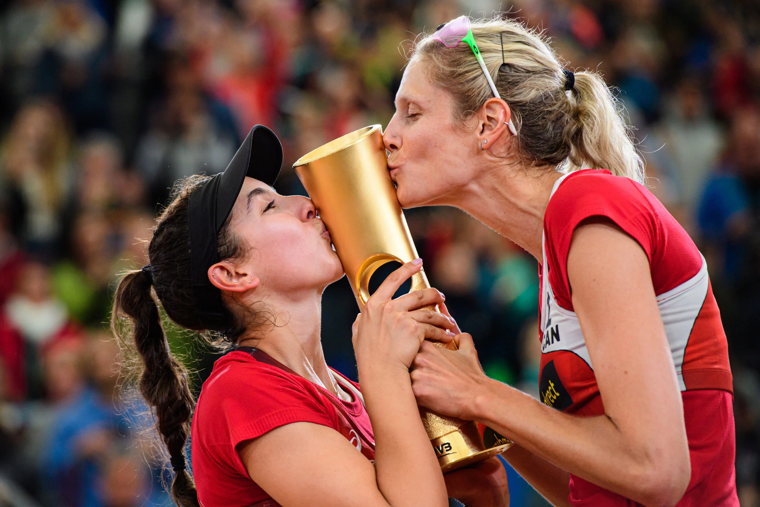 WCH: Melissa Humaña-Paredes & Sarah Pavan are WORLD CHAMPIONS