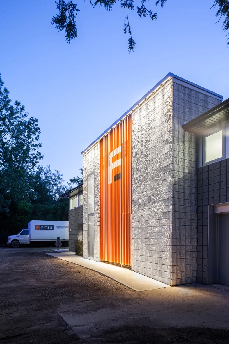 Passersby see a momentary flash of orange from the Fitzpatrick Electrical logo printed on the inside of the louvres – a design which takes full advantage of the building's street-corner location. 
