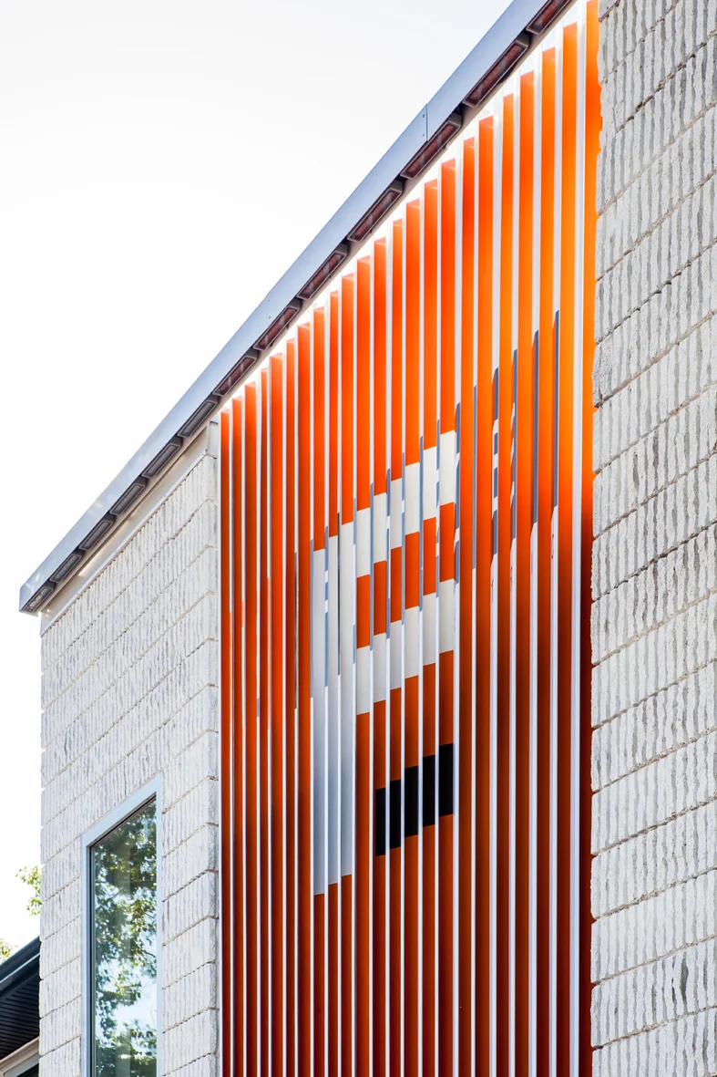 Passersby see a momentary flash of orange from the Fitzpatrick Electrical logo printed on the inside of the louvres – a design which takes full advantage of the building's street-corner location. 