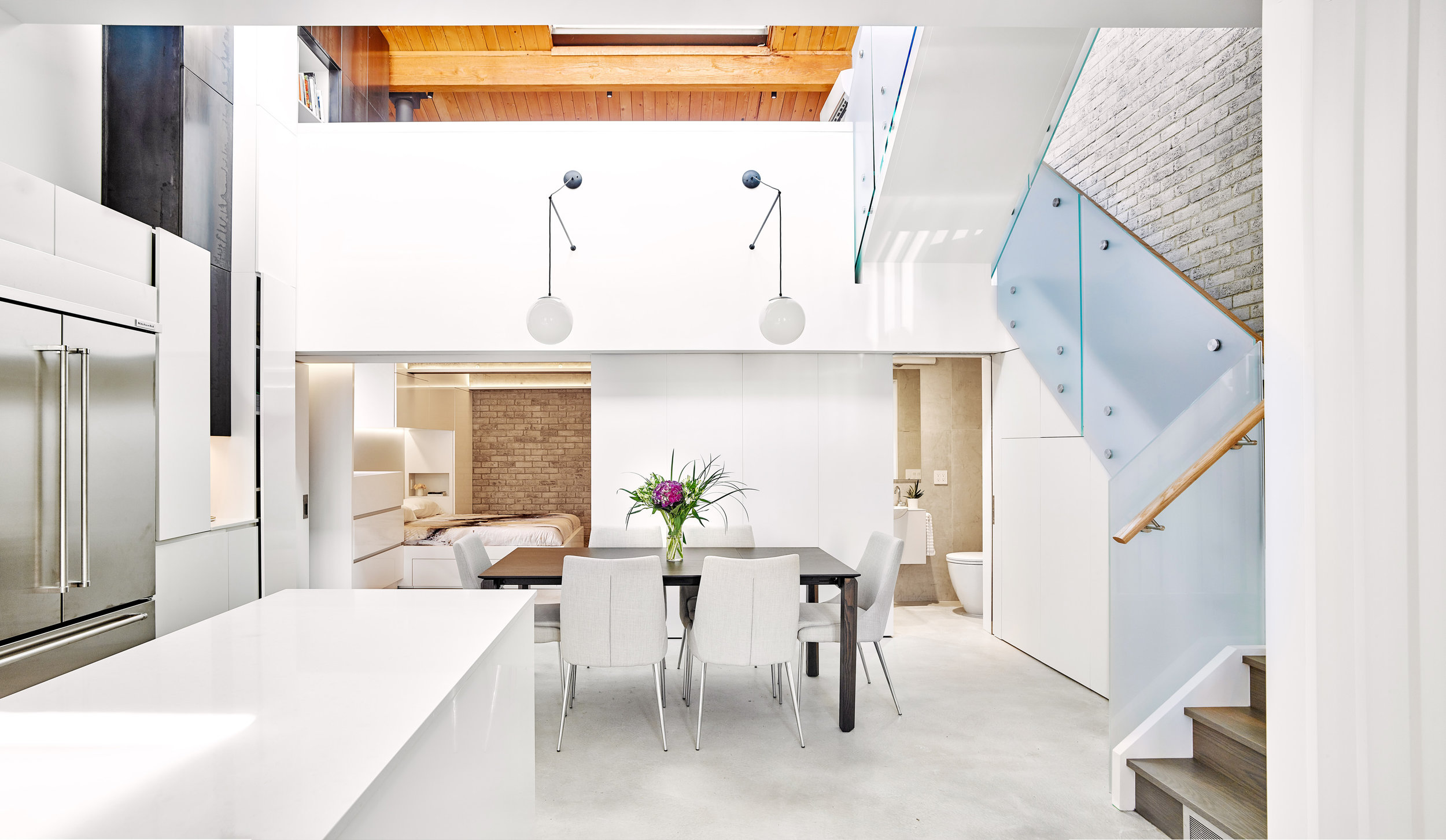 This project seeks balance through a play of contrasts between old and new; open and closed; starkness and coziness.